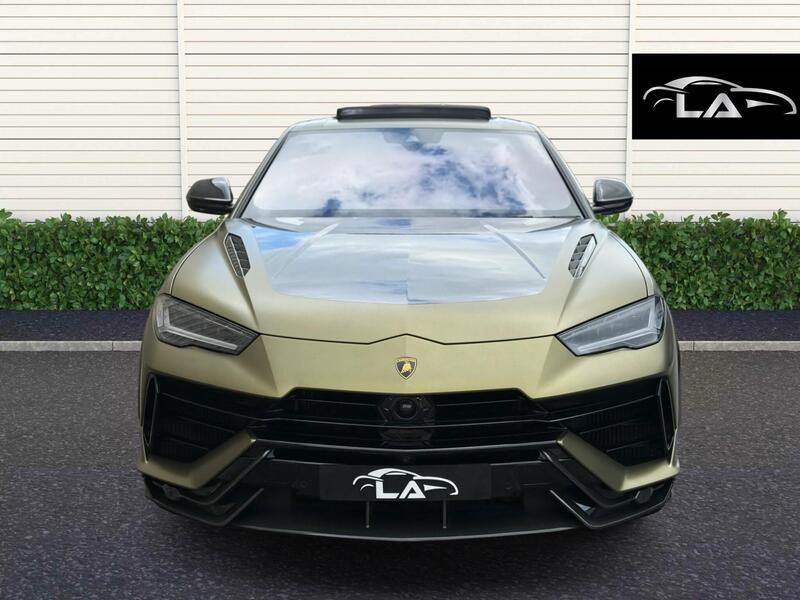 Lamborghini Urus view 4