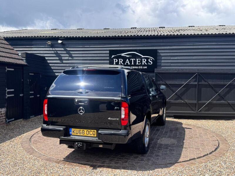 Mercedes-Benz X Class view 3