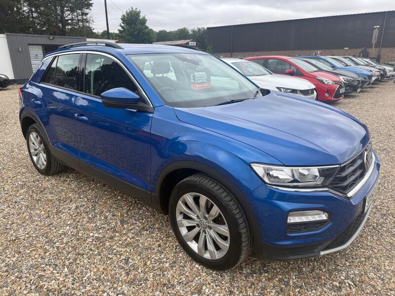 Volkswagen T-Roc view 2