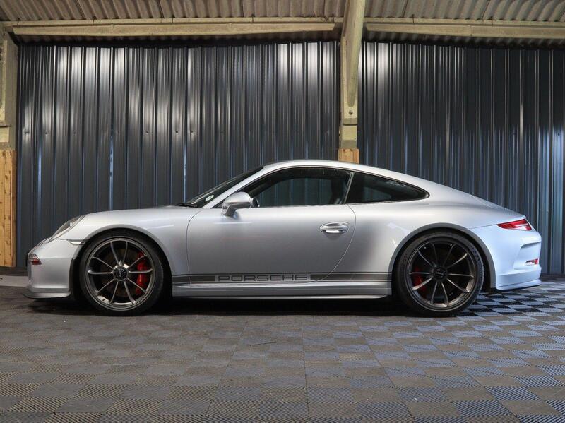 Porsche 911 view 100