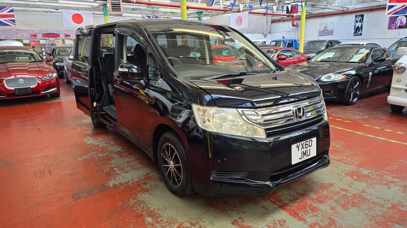 Honda Stepwagon view 3