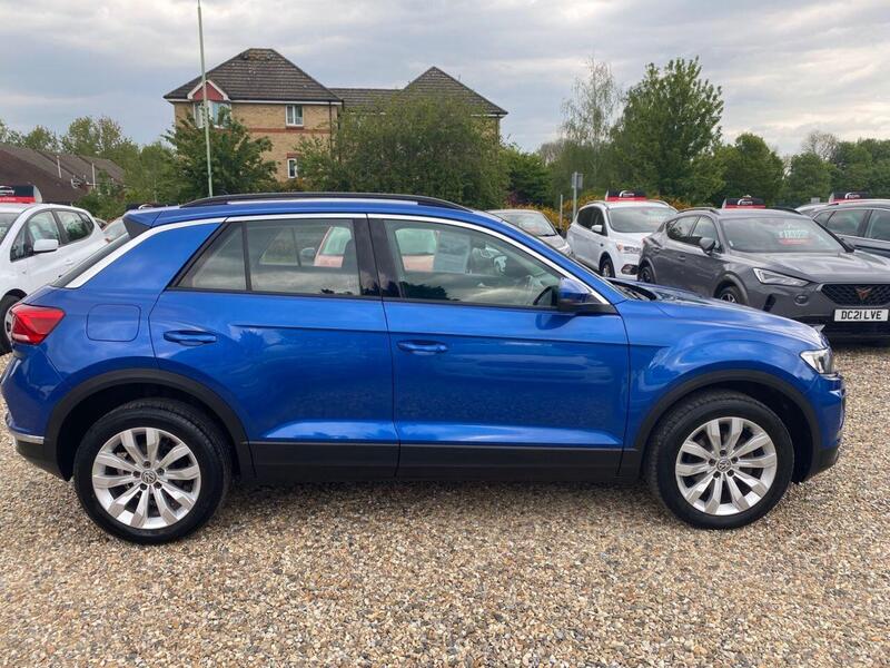 Volkswagen T-Roc view 4