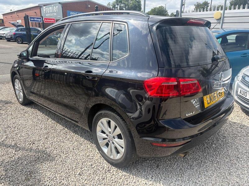 Volkswagen Golf SV view 4