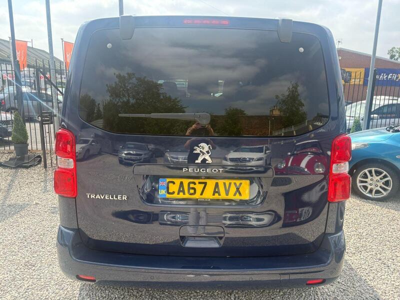 Peugeot Traveller view 5