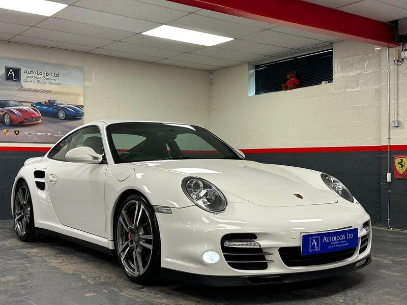 Porsche 911 view 5