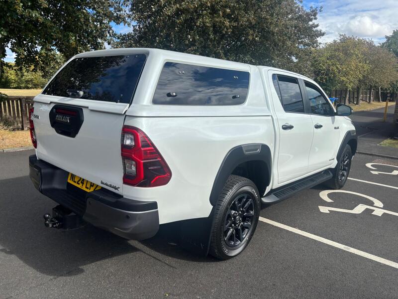 Toyota Hilux view 5