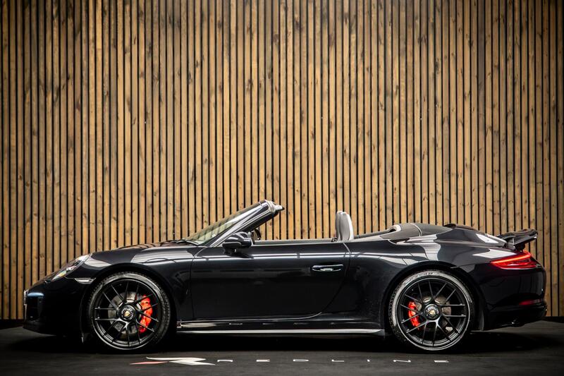 Porsche 911 view 7