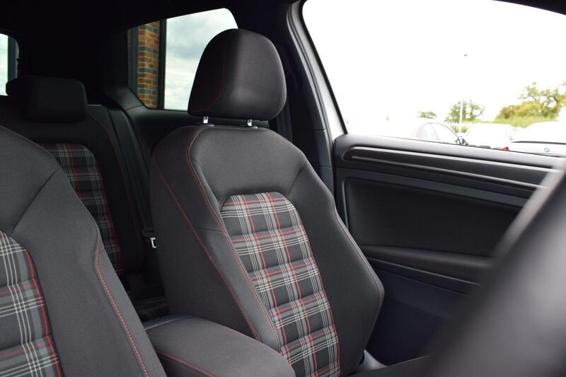 Volkswagen Golf view 5