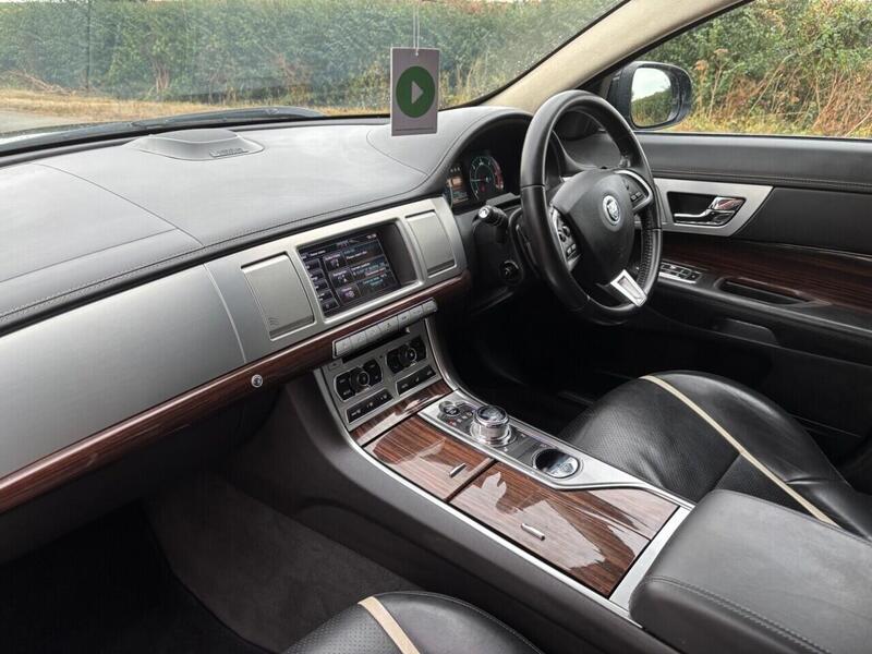 Jaguar XF view 34