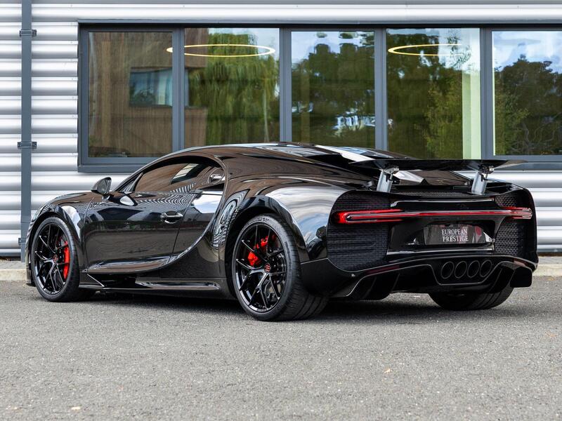 Bugatti Chiron view 5