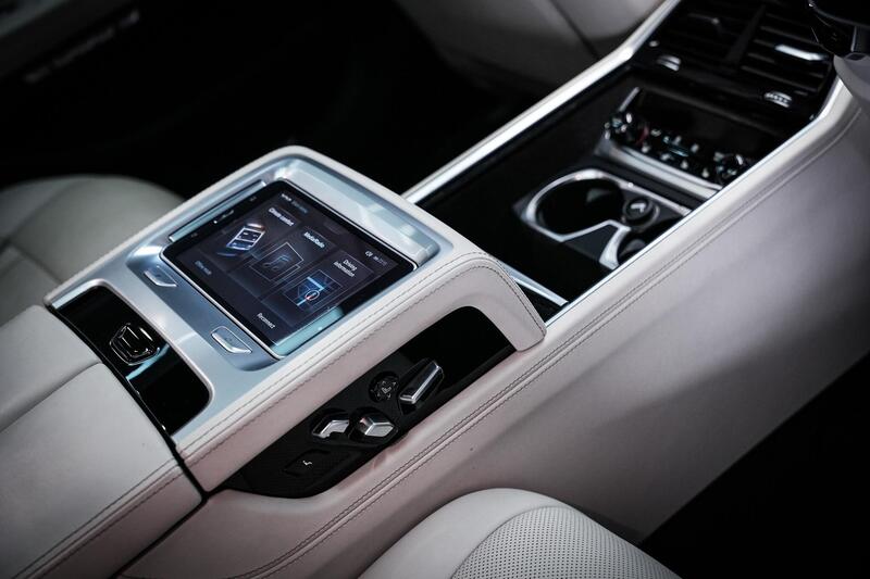 BMW 7 Series view 7