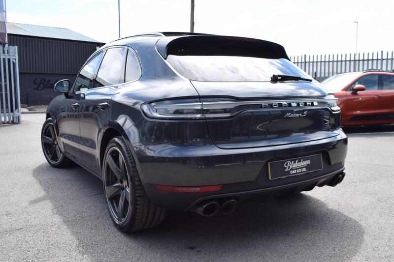 Porsche Macan view 7
