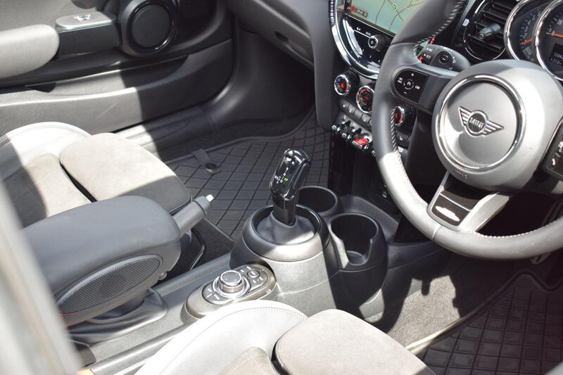 Mini Hatch view 7