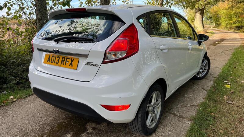 2013 Ford Fiesta — photo 8