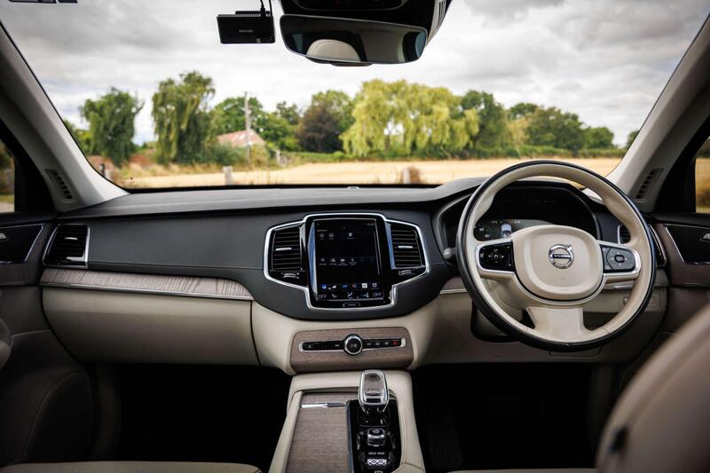 Volvo XC90 view 3