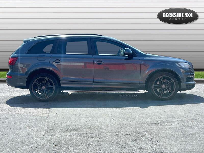 Audi Q7 view 2