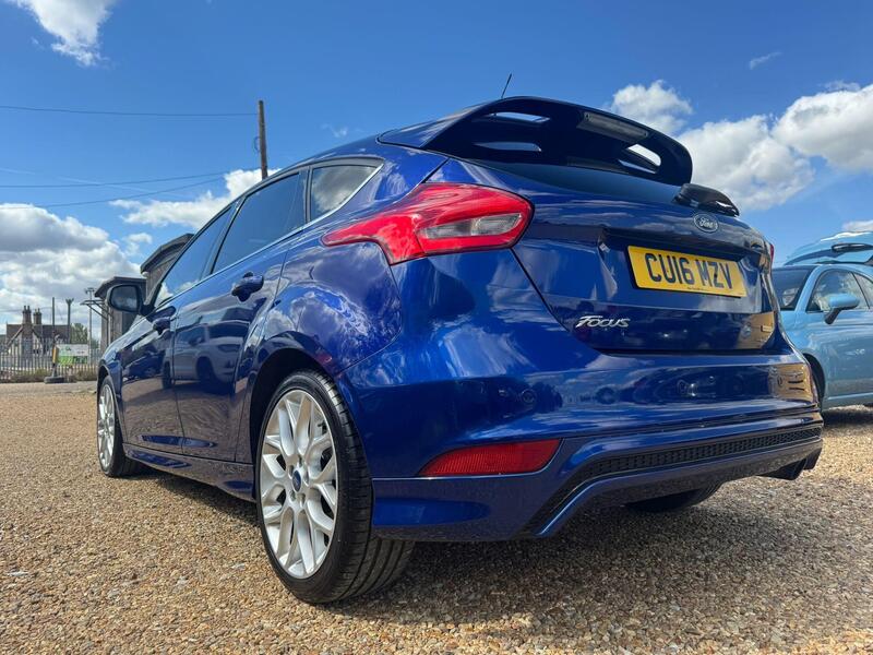 Ford Focus view 6