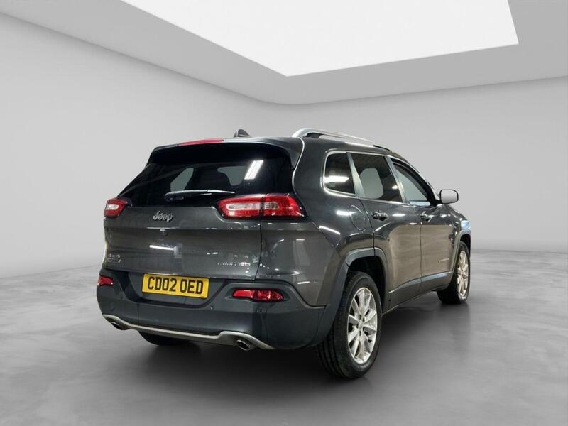 Jeep Cherokee view 4