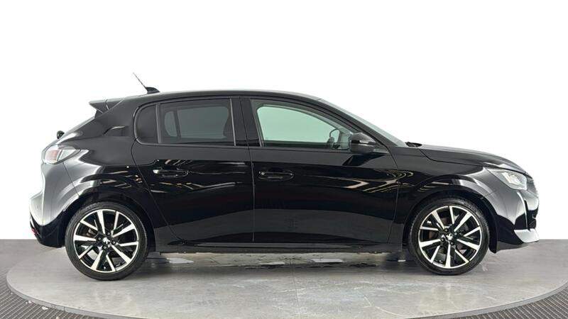 Peugeot 208 view 3