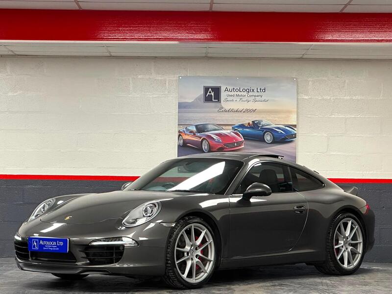 Porsche 911 view 4