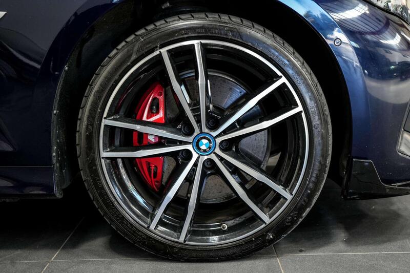 BMW 3 Series view 6