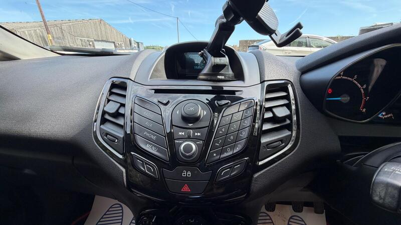 2014 Ford Fiesta — photo 10