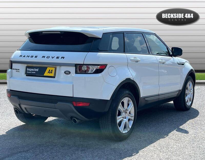 Land Rover Range Rover Evoque view 3