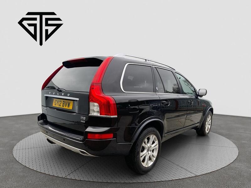 Volvo XC90 view 3