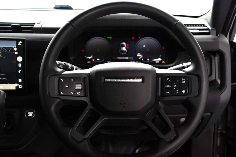 Land Rover Defender 110 view 7