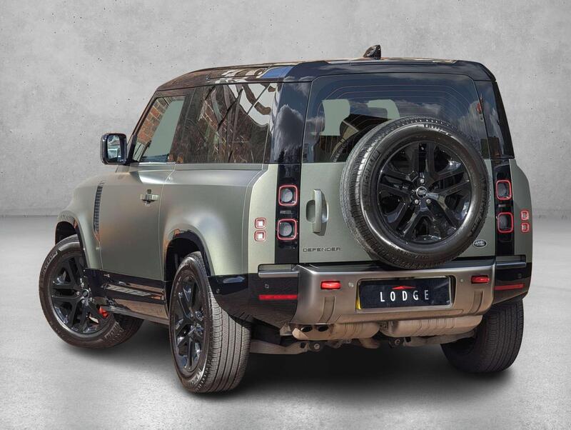 Land Rover Defender 90 view 5