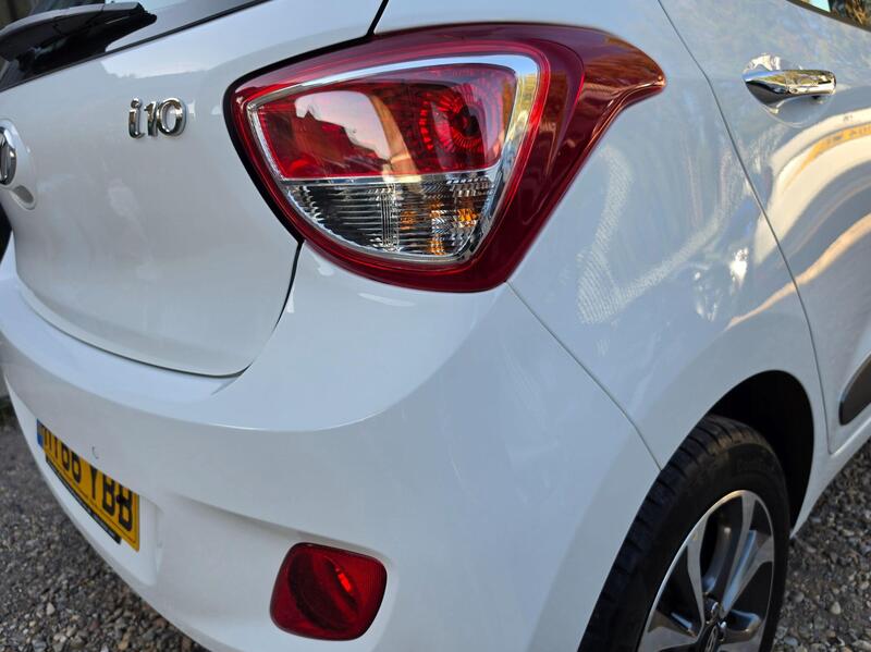 Hyundai i10 1.2 Premium SE Auto Euro 6 5dr thumbnail 8