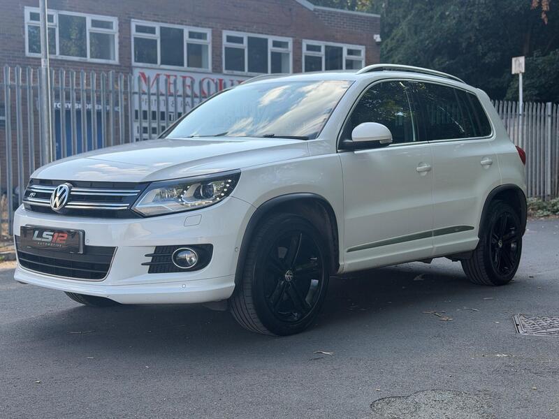 Volkswagen Tiguan view 3
