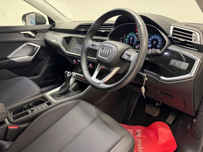 Audi Q3 view 6