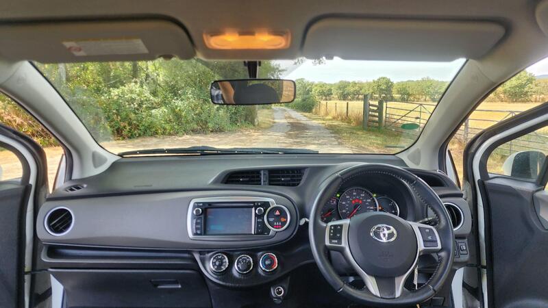 2012 Toyota Yaris — photo 23