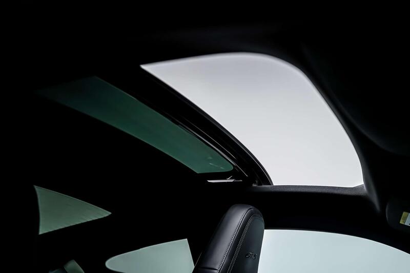 Porsche 911 view 3