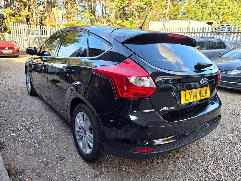 Ford Focus 1.6 Titanium Navigator Powershift Euro 5 5dr thumbnail 6