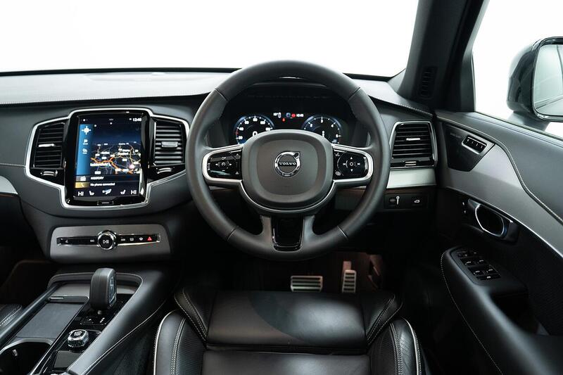 Volvo XC90 view 5