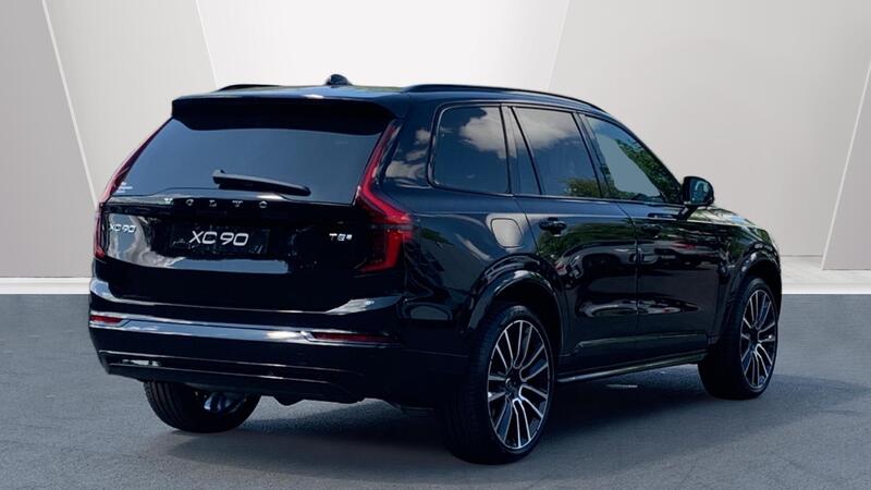 Volvo XC90 view 2