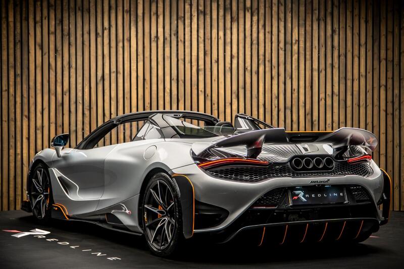 Mclaren 765LT view 3