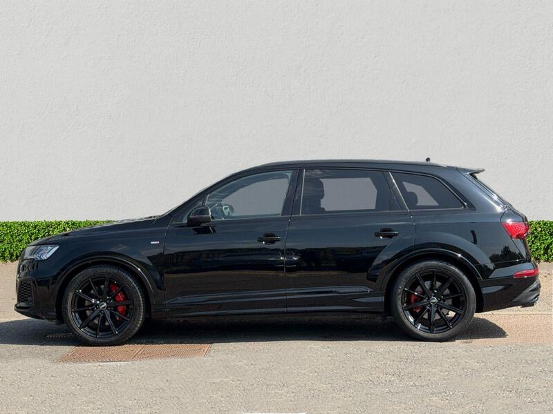 Audi Audi Q7 view 4