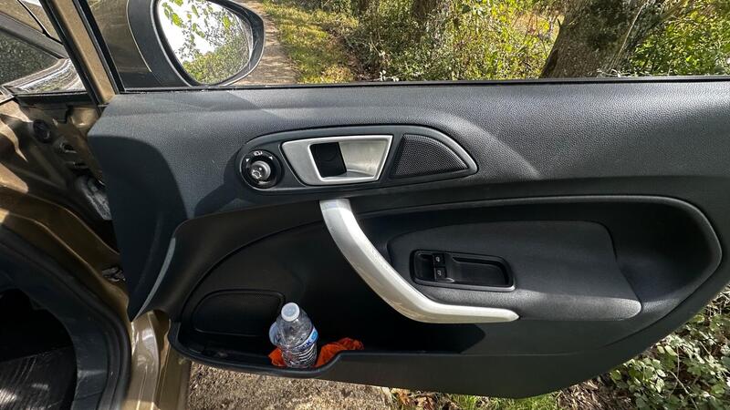 2012 Ford Fiesta — photo 13
