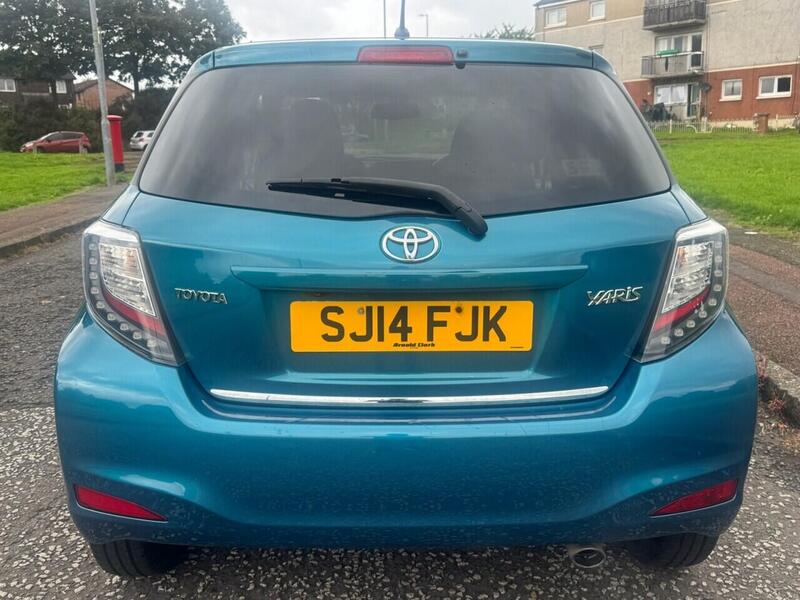 Toyota Yaris view 4