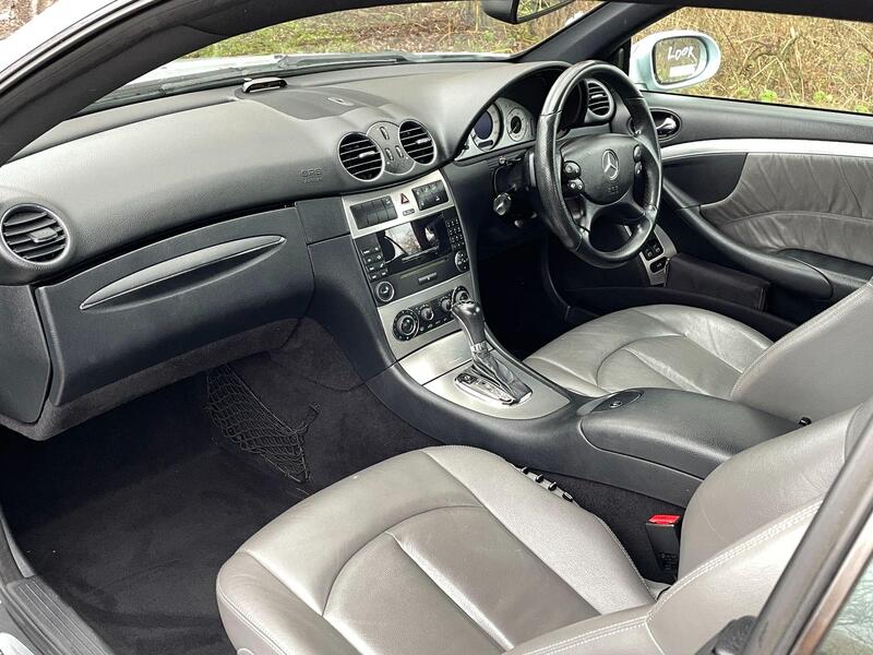 Mercedes-Benz CLK view 18
