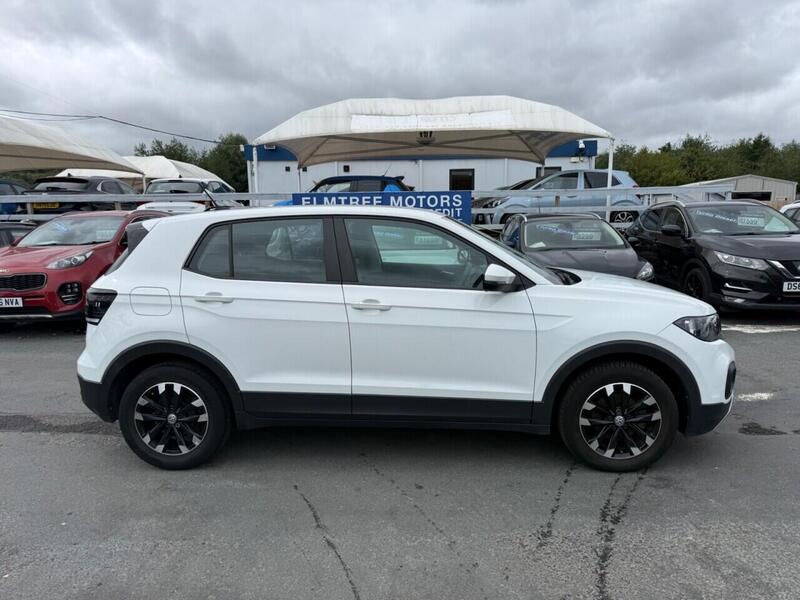 Volkswagen T-Cross view 3