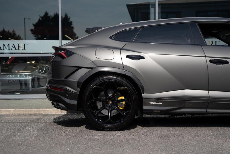 Lamborghini Urus view 4
