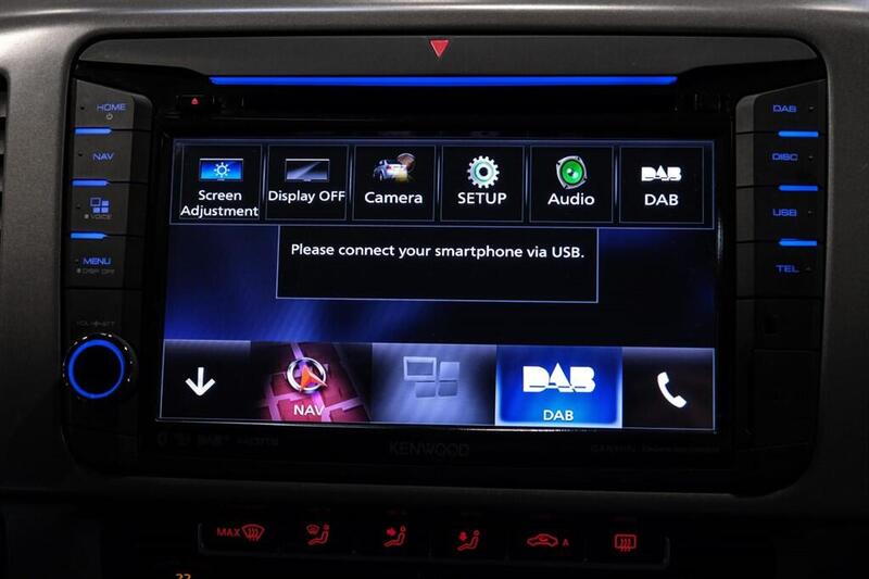Volkswagen Caravelle view 19