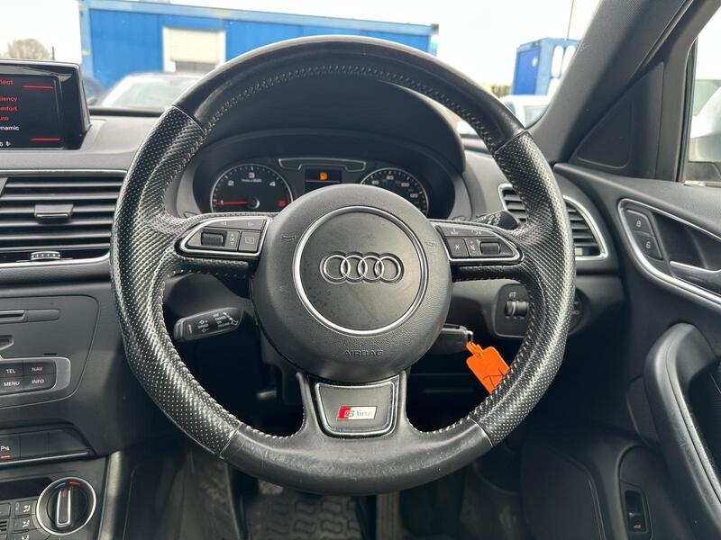 Audi Q3 view 16