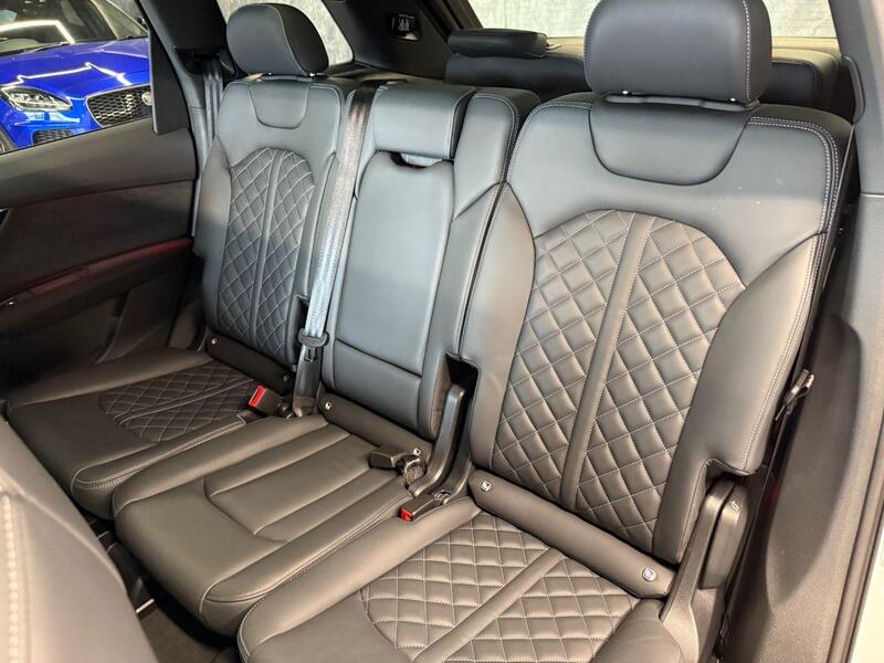 Audi SQ7 view 43