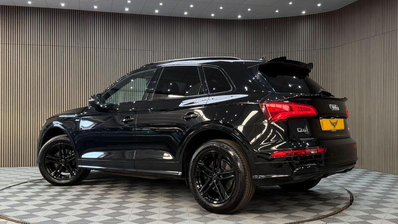 Audi Audi Q5 view 2
