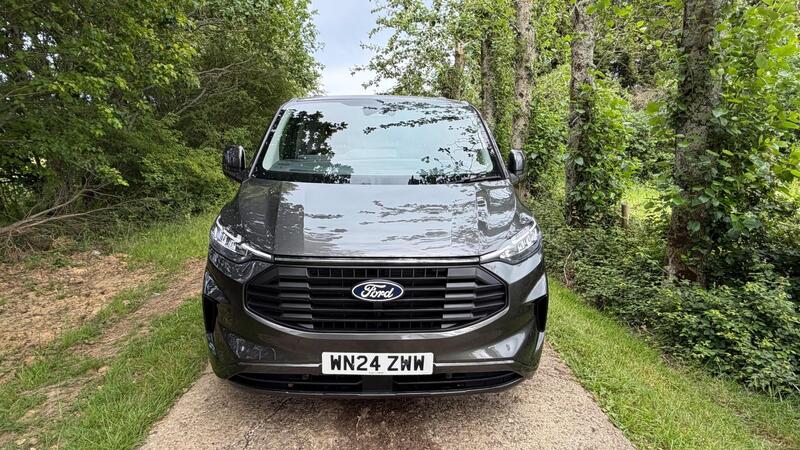 2024 Ford Transit Custom — photo 2